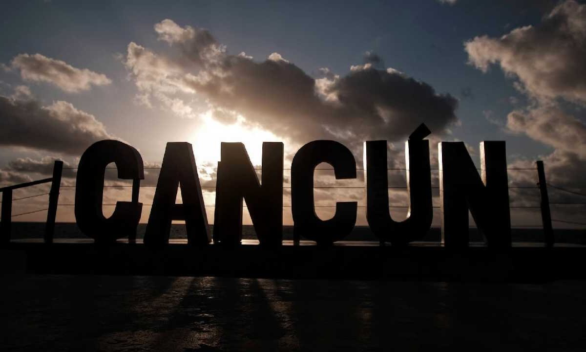 Prevén día caluroso pero con lluvias.
