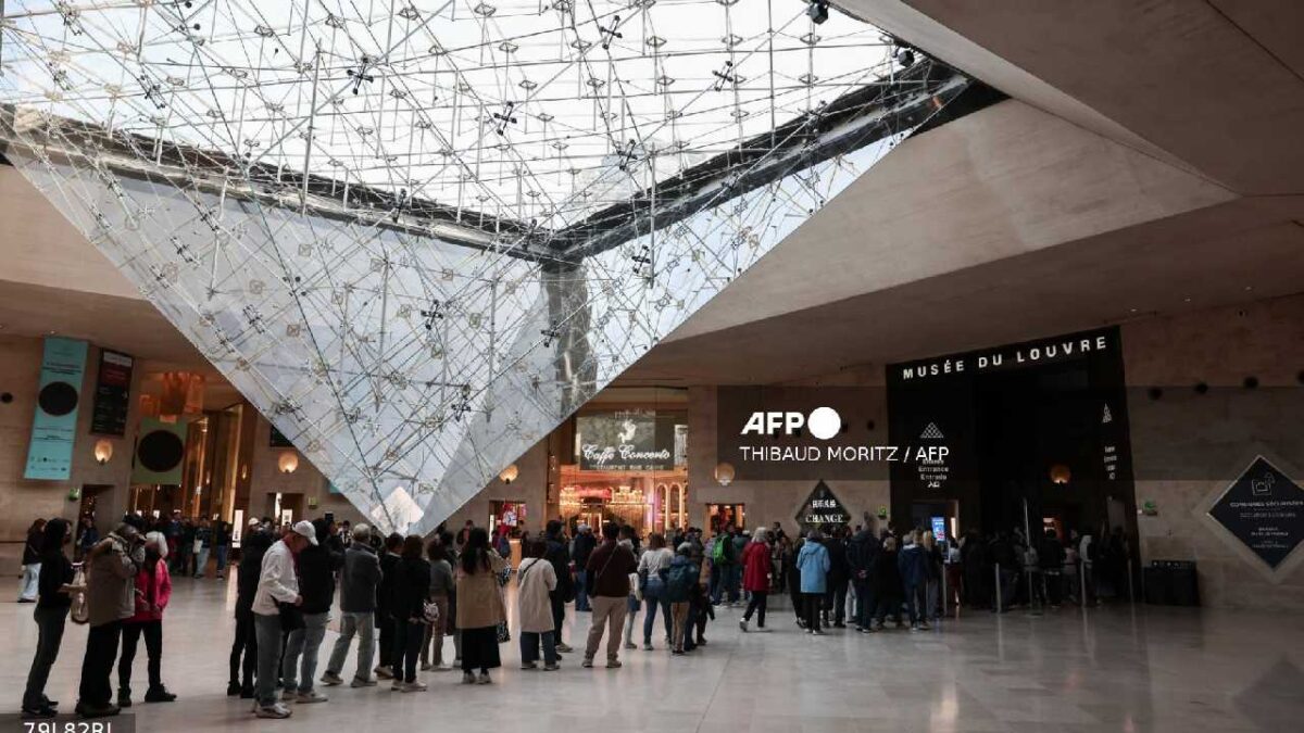 El Louvre reabrió sus puertas.