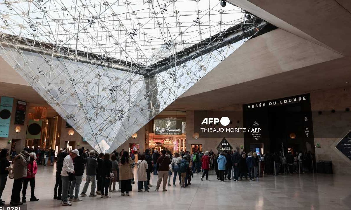 El Louvre reabrió sus puertas.