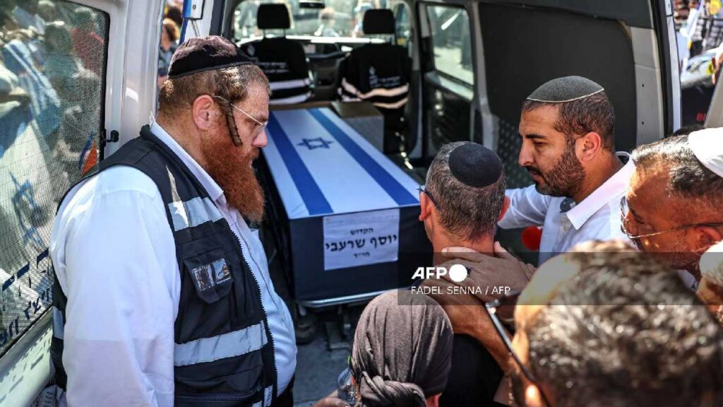 Familiares de rehenes israelíes en pie de lucha.