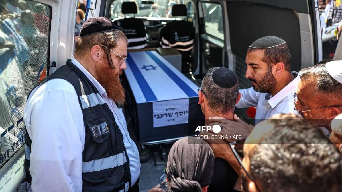 Familiares de rehenes israelíes en pie de lucha.