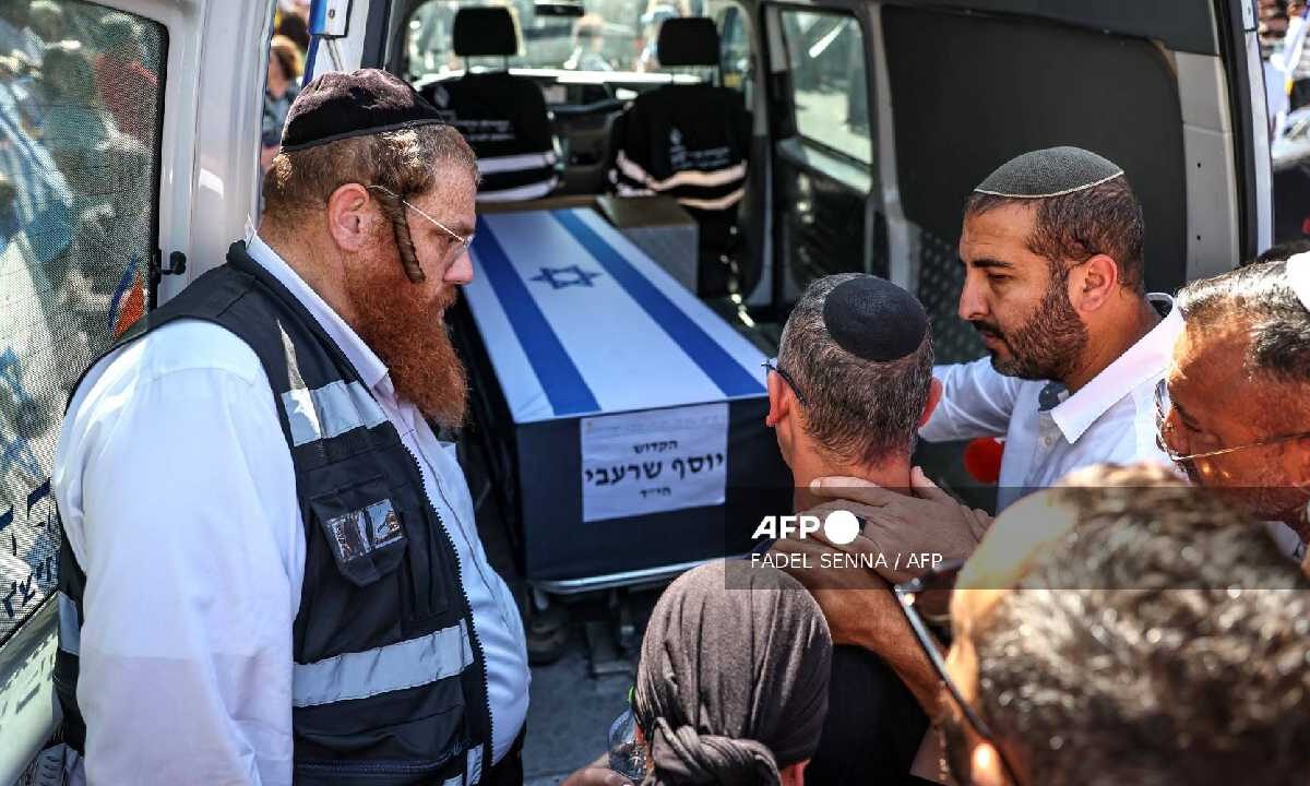 Familiares de rehenes israelíes en pie de lucha.
