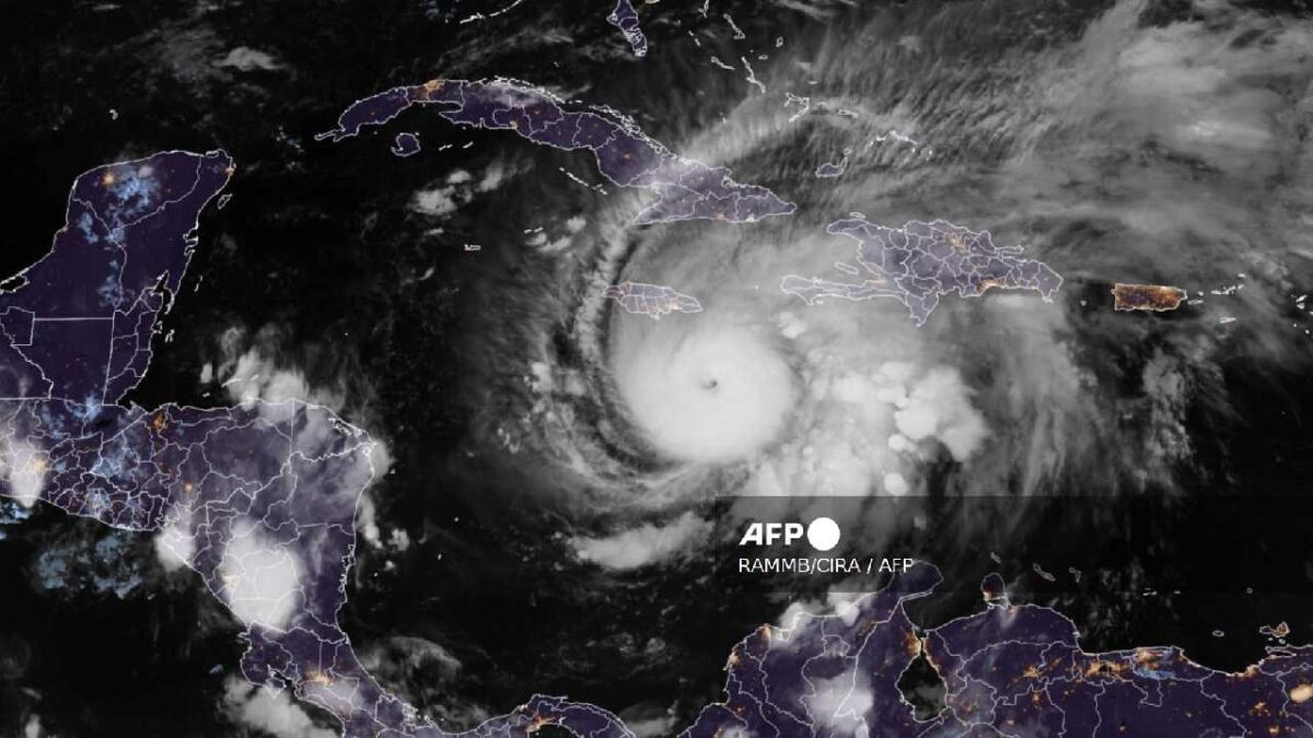 Huracán Melissa se intensifica.