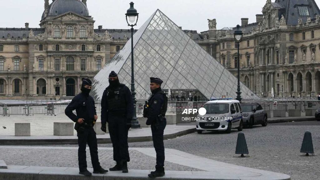 Asalto en el museo de Louvre.