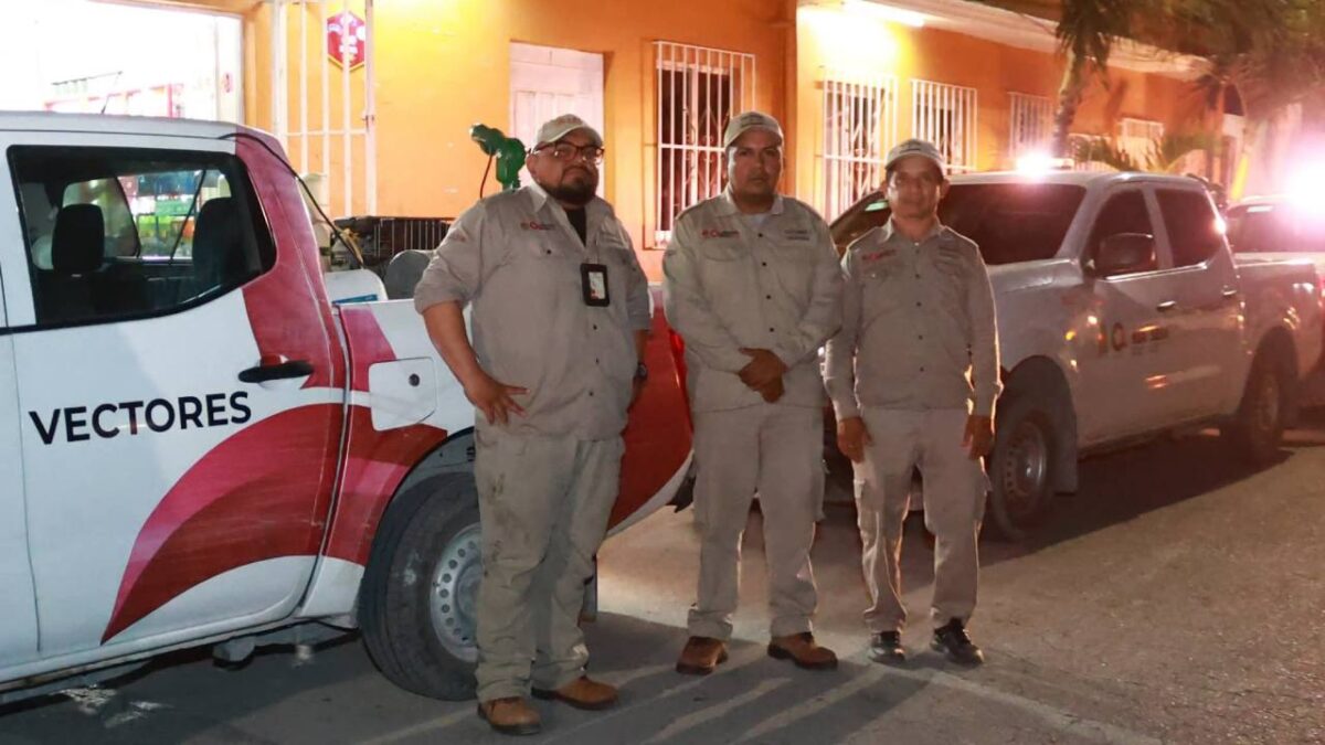 Personal de Vectores de Cancún.