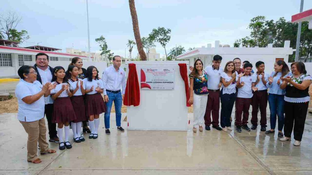 Entregan nueva Secundaria Técnica en Tulum.