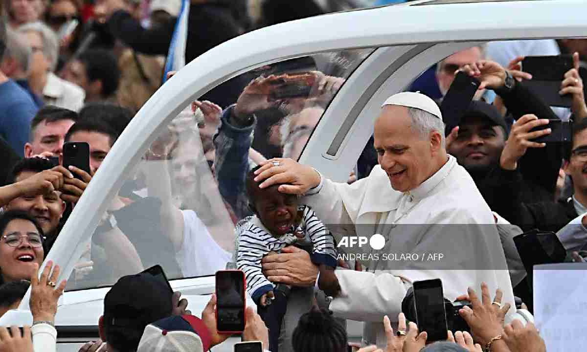 El Papa León XIV alista viajes.
