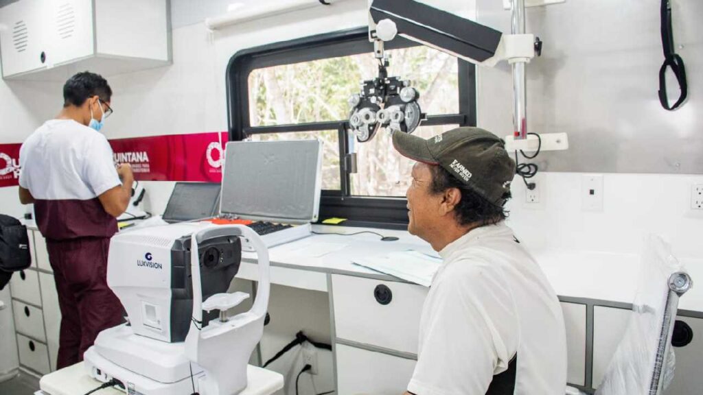 Siguen sus recorridos las caravanas de salud.