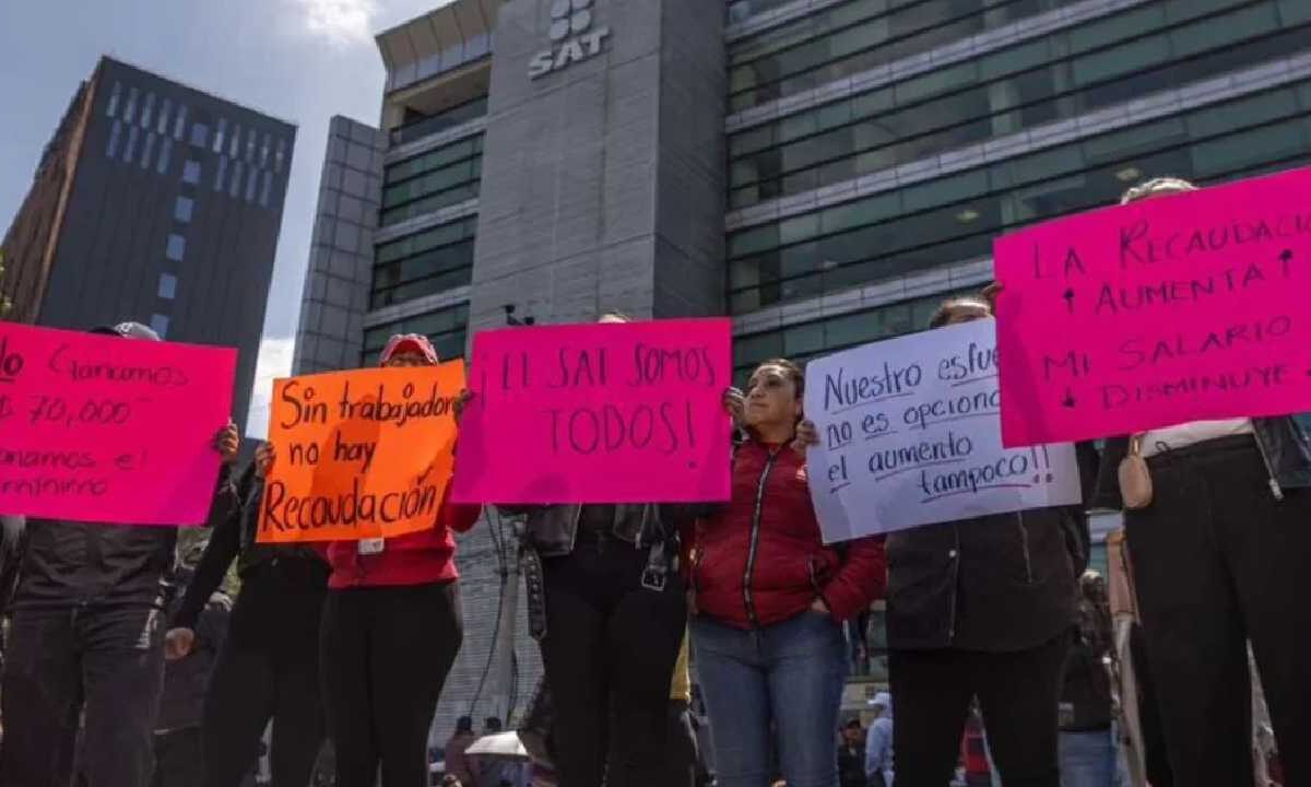 Empleaos del SAT a paro nacional.