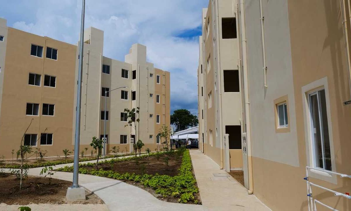 Presentan las viviendas del Bienestar en Playa del Carmen.