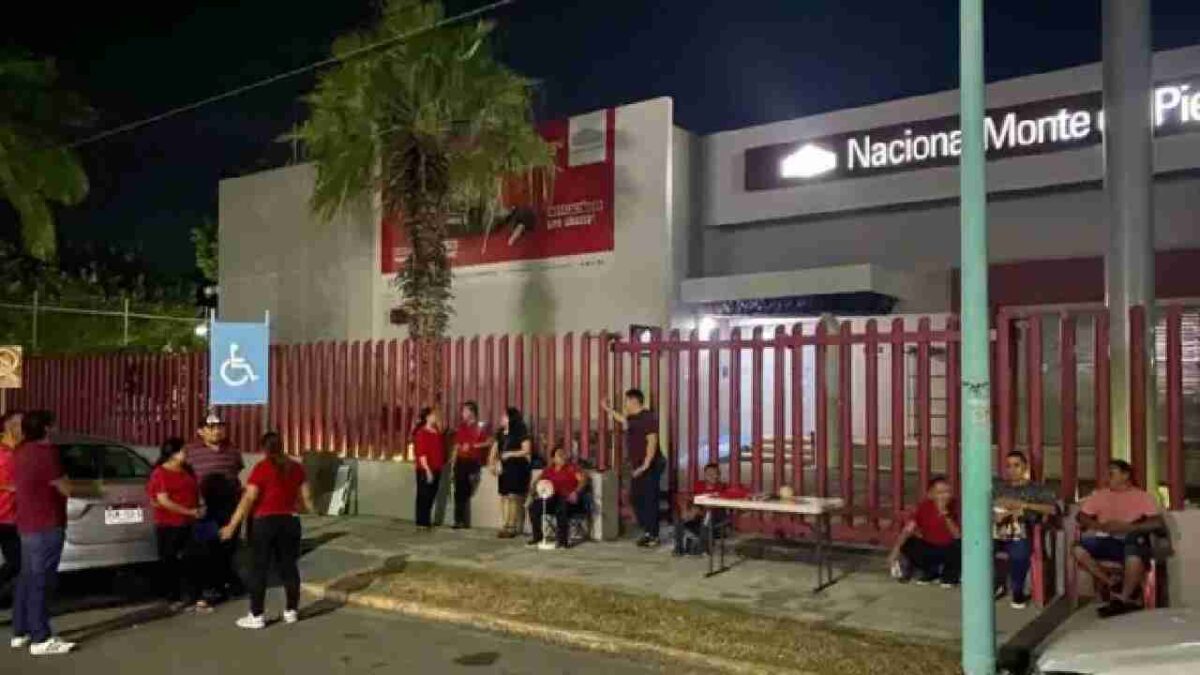 Estalla huelga en Nacional Monte de Piedad.
