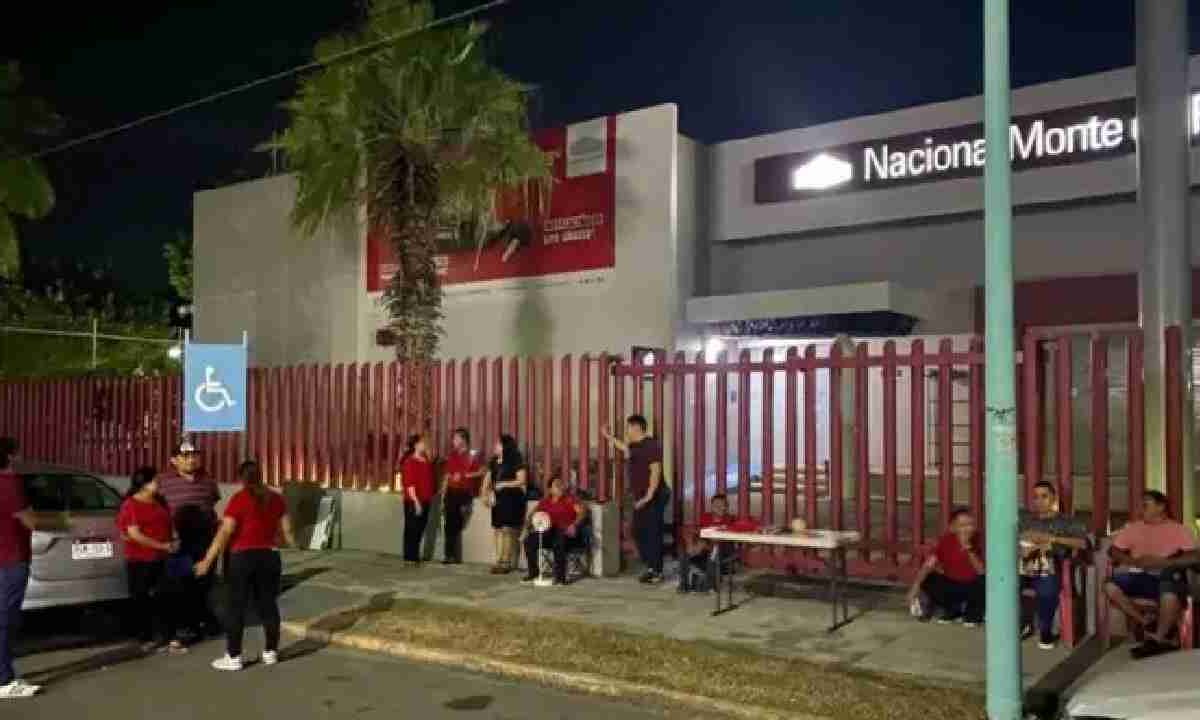 Estalla huelga en Nacional Monte de Piedad.