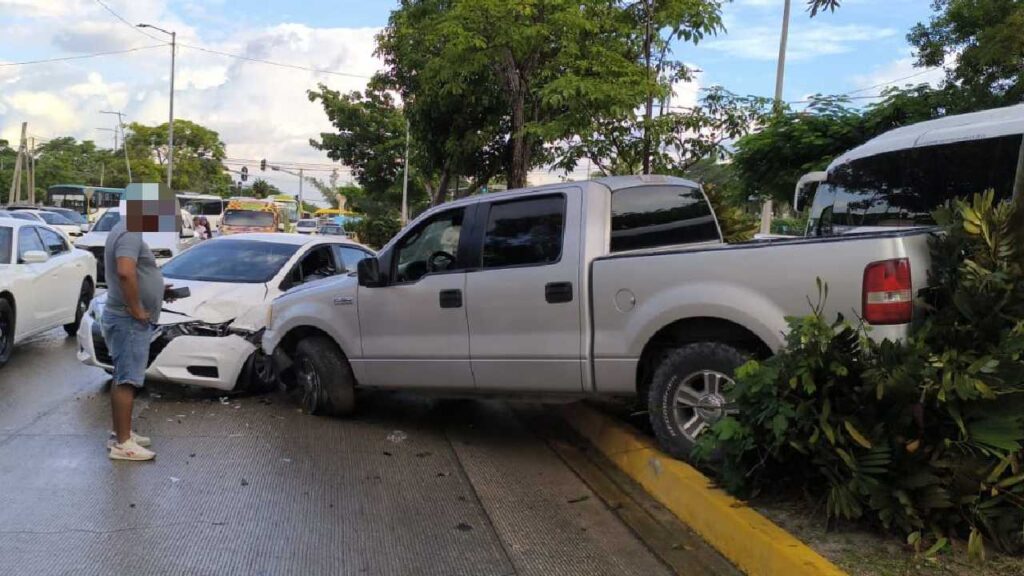 El percance ocurrió en la avenida Tulum.