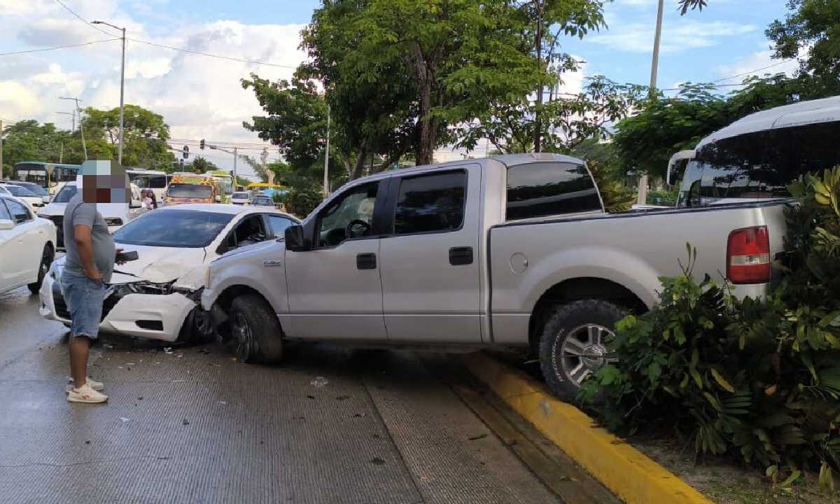 El percance ocurrió en la avenida Tulum.