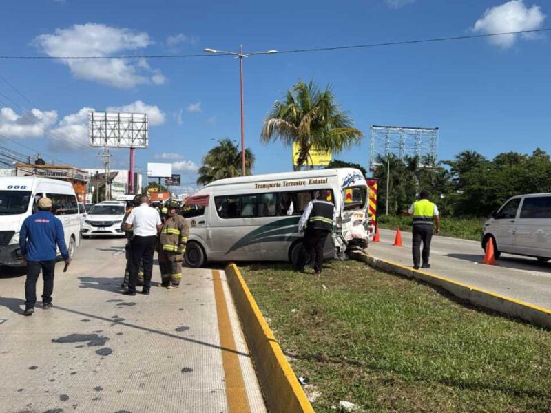Aparatoso choque en Cancún: 5 personas resultan lesionadas tras accidente en el boulevard Colosio