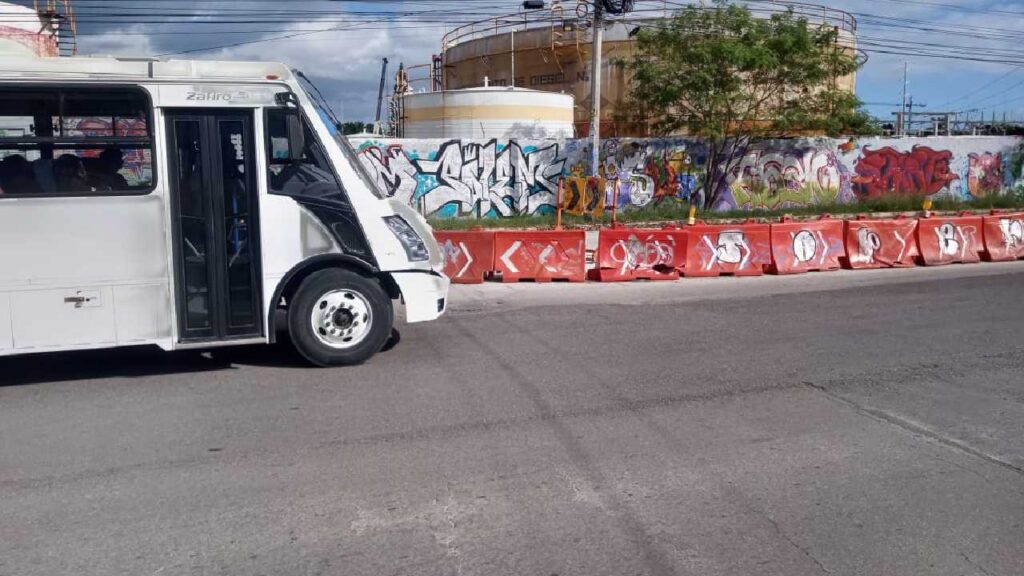 Continúan algunos cierres viales.