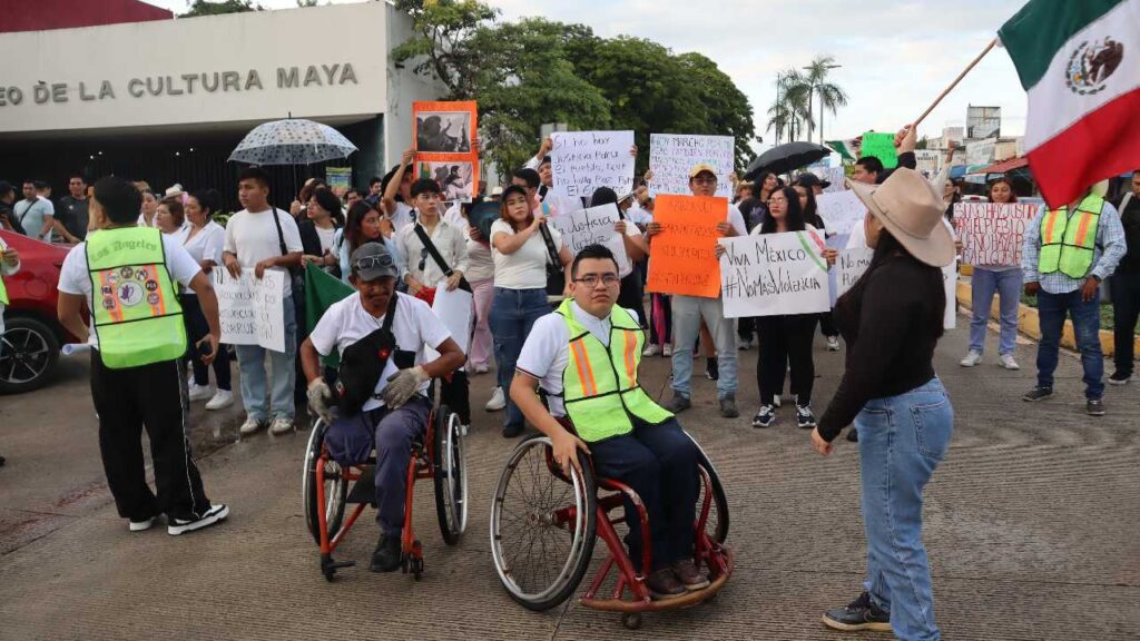 Marcha de chetumaleños.
