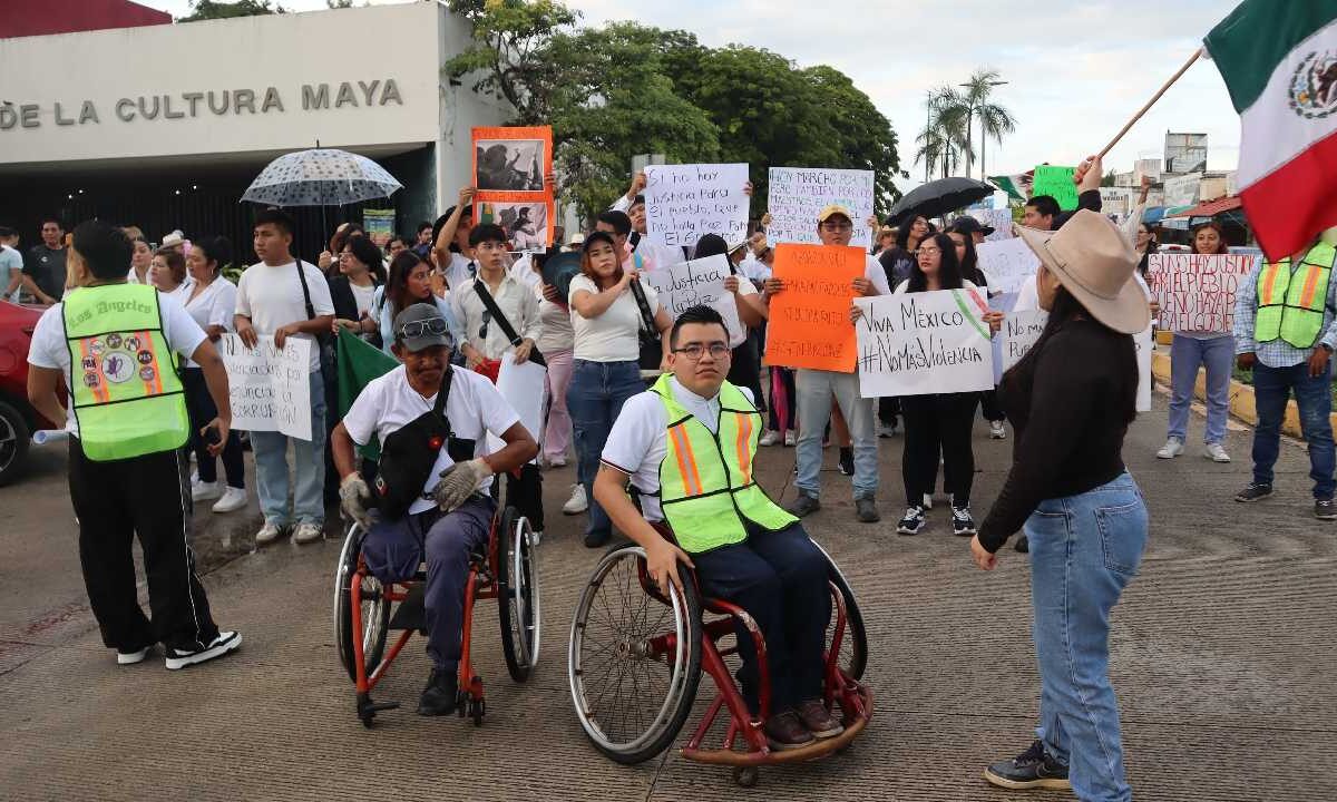 Marcha de chetumaleños.