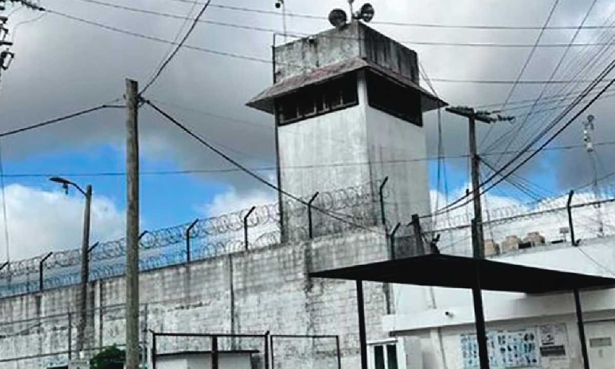 Van reos de Cancún al Cereso de Chetumal.