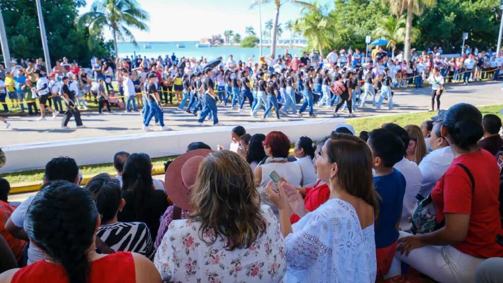 Chetumal vivió un colorido desfile.