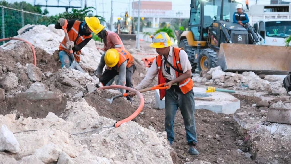 Obras en el boulevard Colosio.