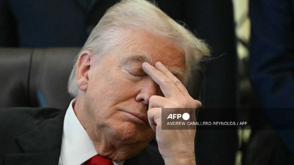 Epstein salpica a Trump.