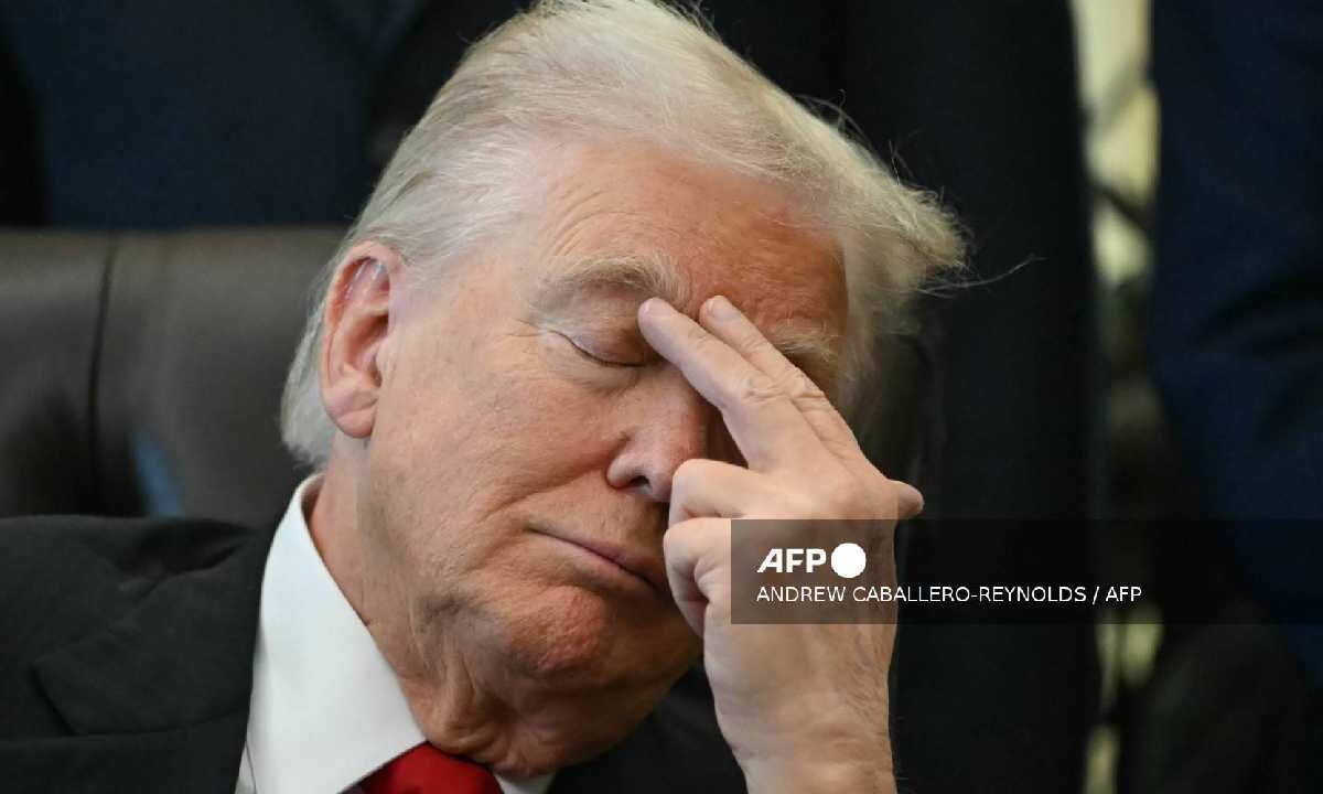 Epstein salpica a Trump.