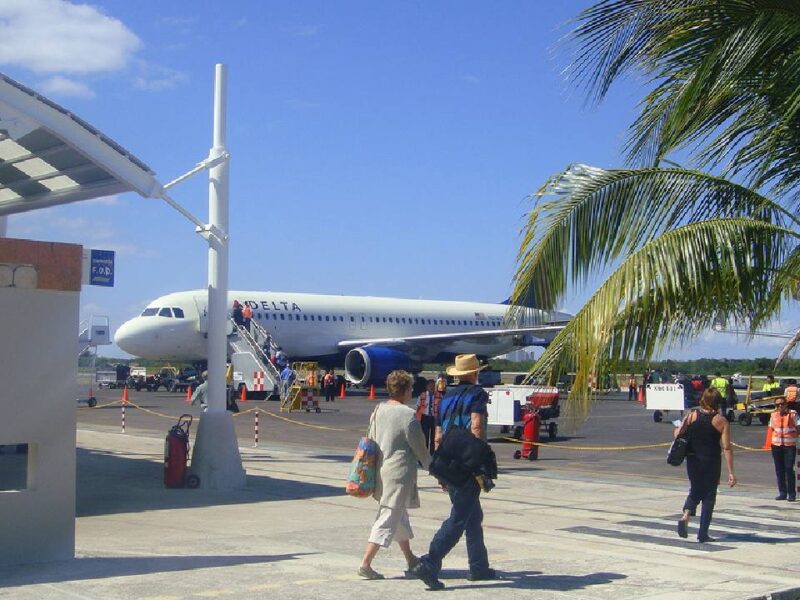 Cozumel enfrenta caída del 18% en asientos de avión; te decimos porqué