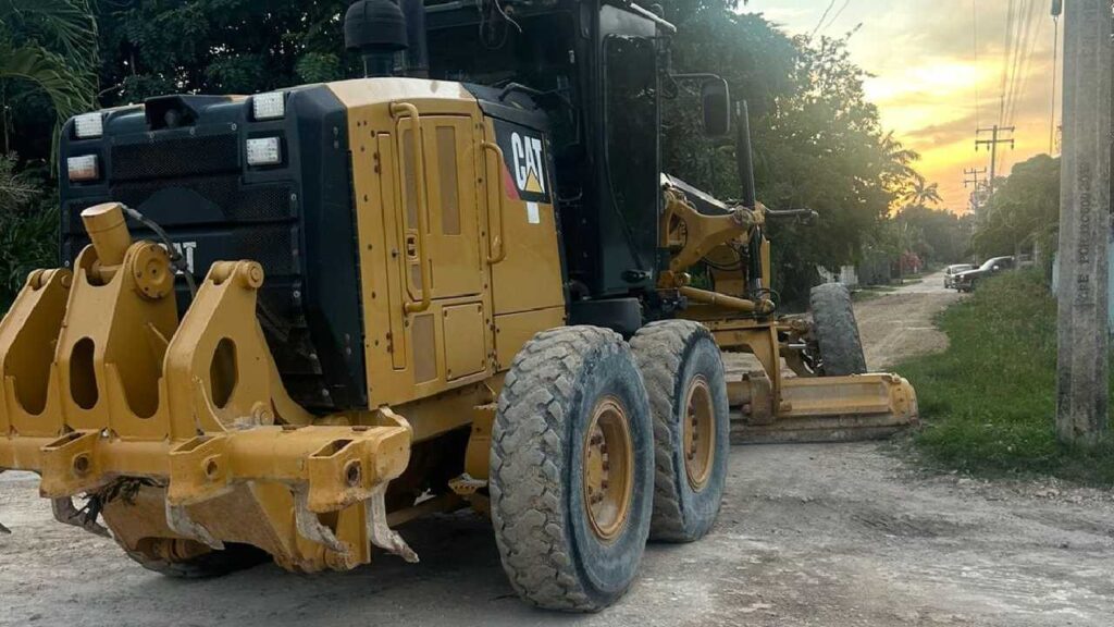 Carlos A. Madrazo tendrá calles pavimentadas: SEOP.