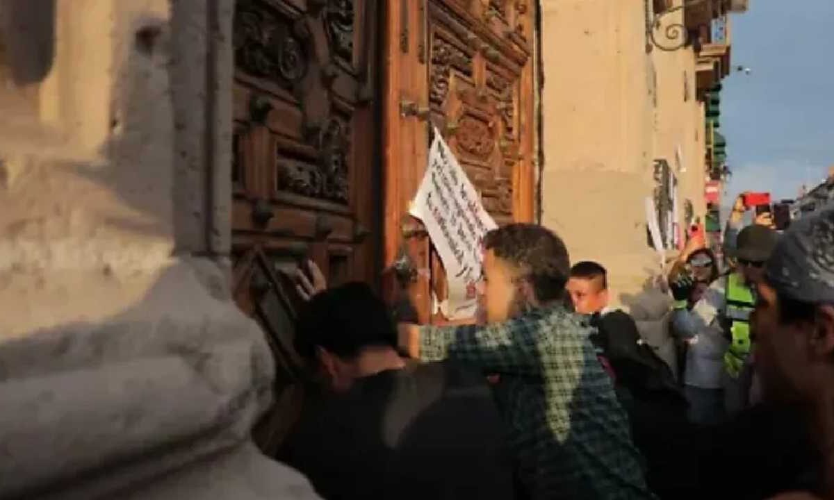 Arde Michoacán tras crimen de Carlos Manzo.