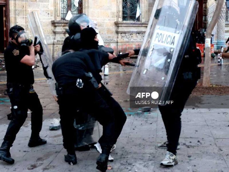 "Generación Z": Más de 100 lesionados, en su mayoría policías, saldo de la marcha antigubernamental