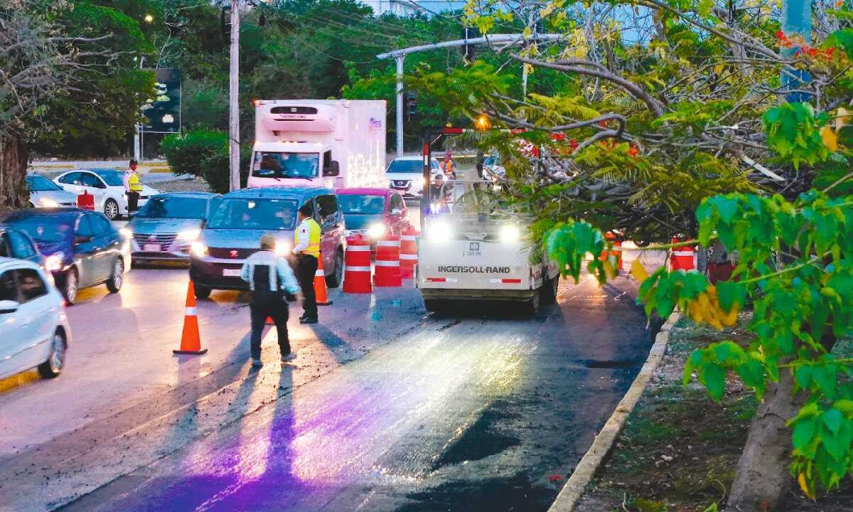 Realizan mejoras en avenida Kabah.