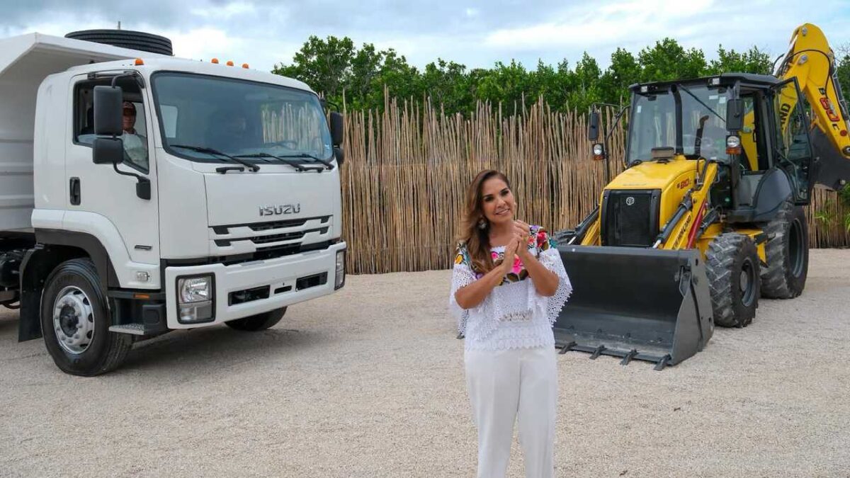 Mahahual refuerza lucha contra el sargazo.