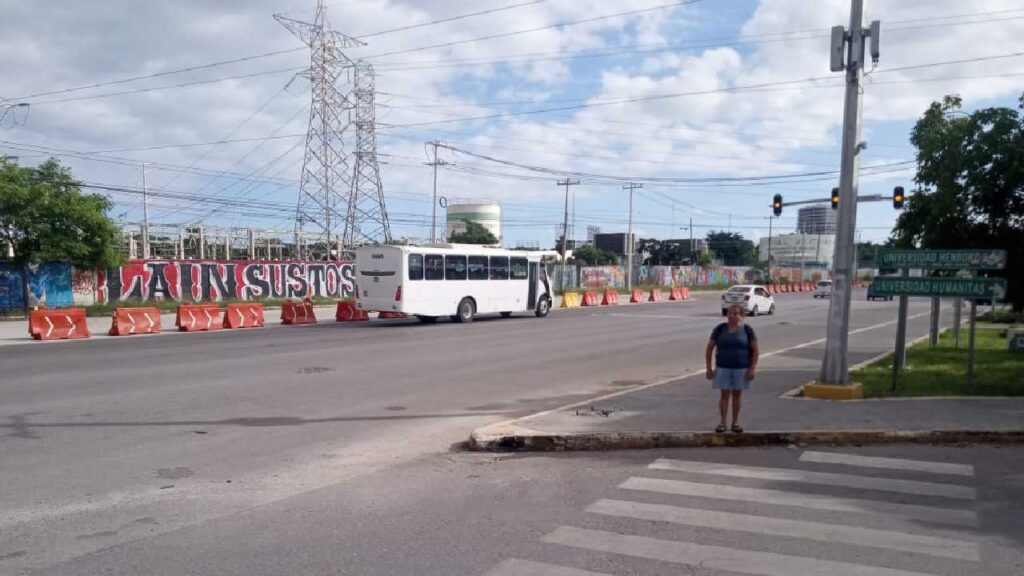 Cierres viales en Cancún.