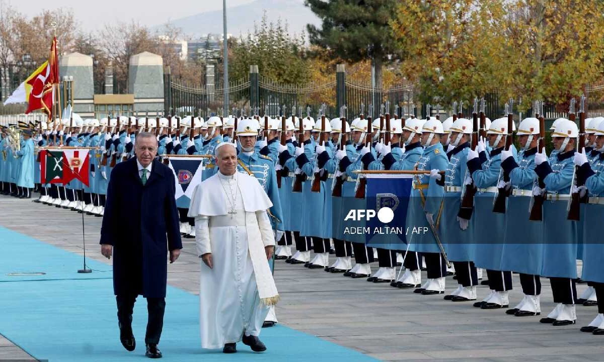 El santo padre llegó a Turquía.