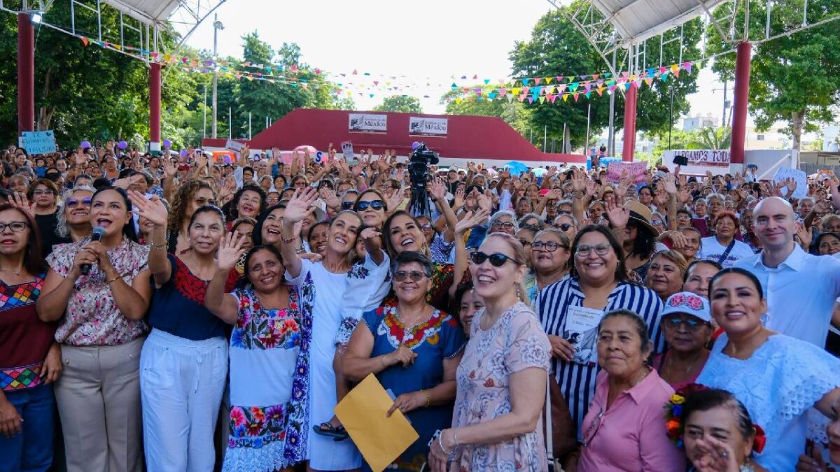 Claudia Sheinbaum en Puerto Morelos.