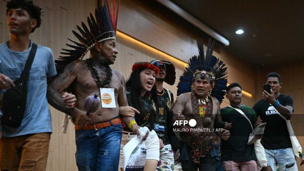 Protestan en cumbre climática.