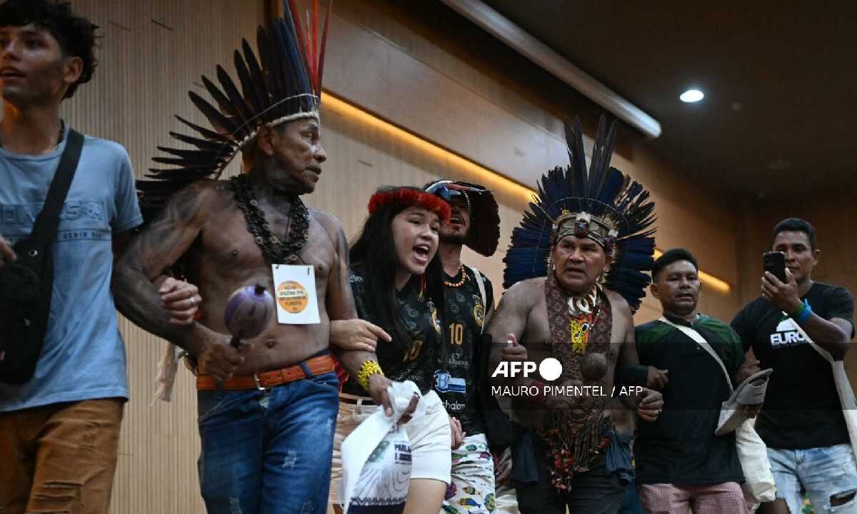 Protestan en cumbre climática.
