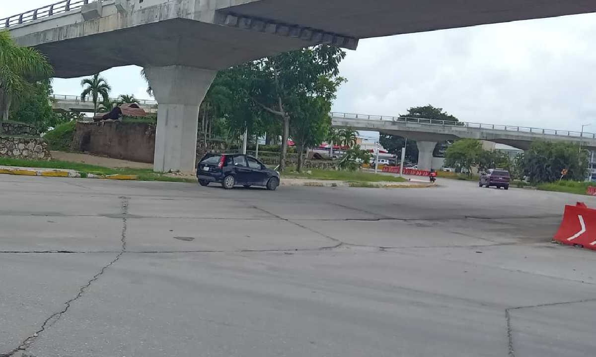 Continúan algunos cierres viales en cancún.