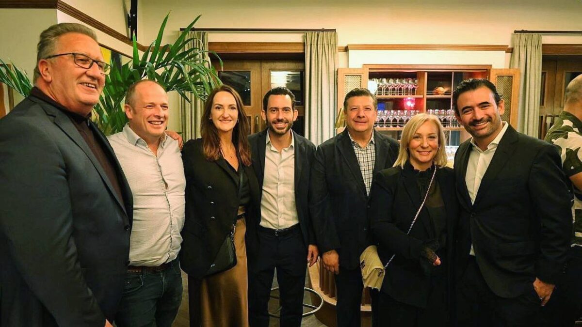 Exposición de destinos del Caribe mexicano ante representantes de medios informativos y aerolíneas, en Londres.