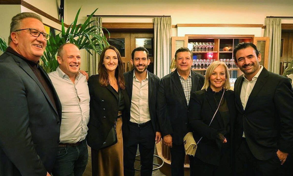 Exposición de destinos del Caribe mexicano ante representantes de medios informativos y aerolíneas, en Londres.