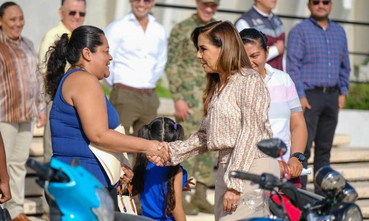 Entrega de autos recuperados.