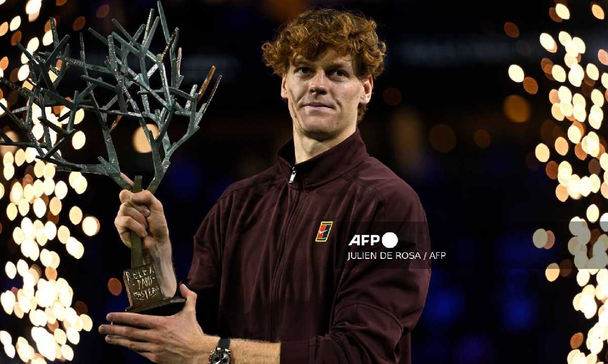 Jannik Sinner brilla en París.