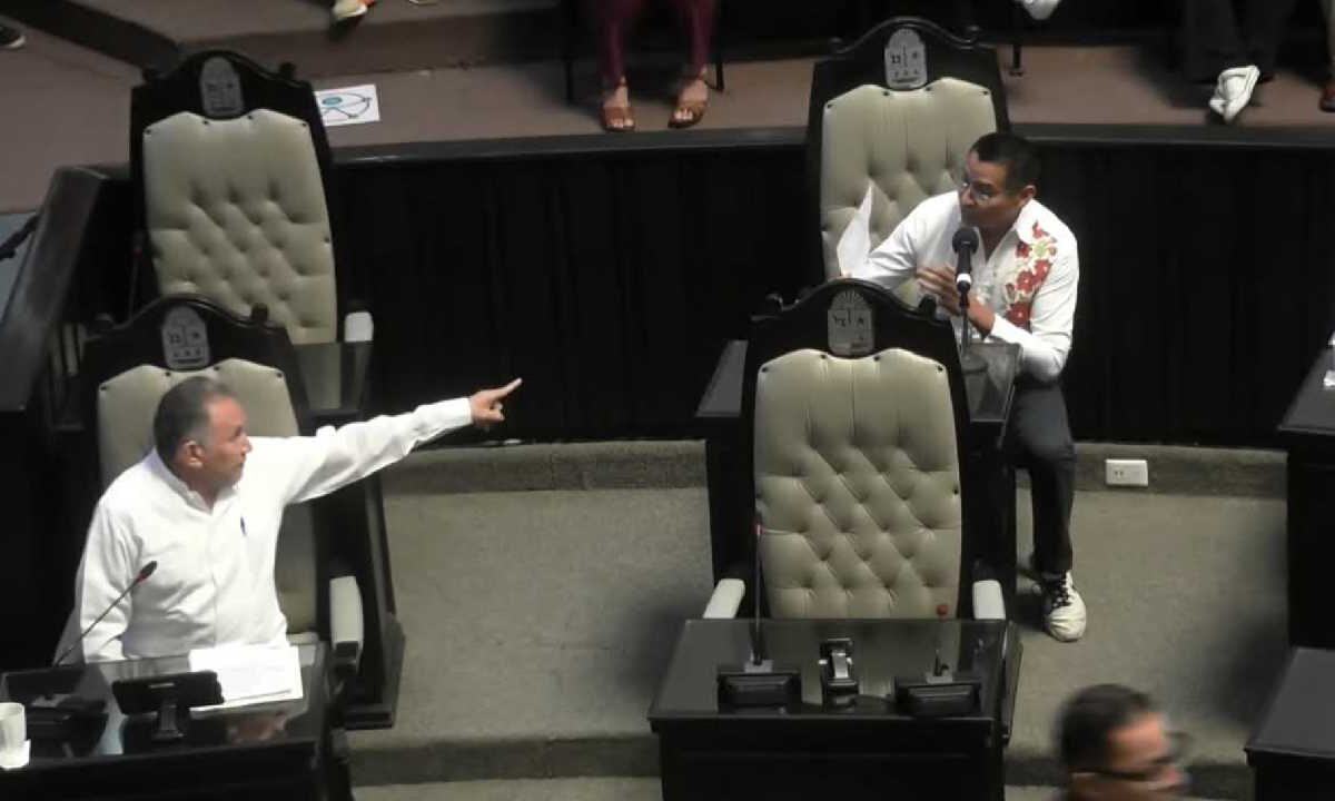 Choque en el Congreso de Quintana Roo.