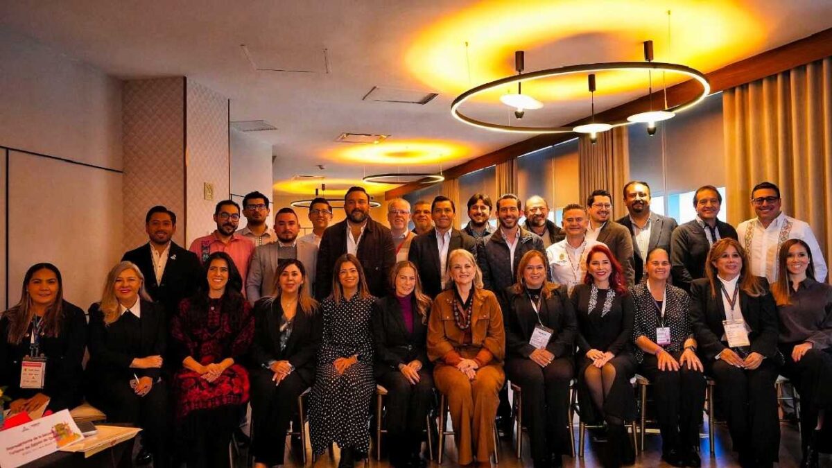 Asetur sostuvo una reunión.