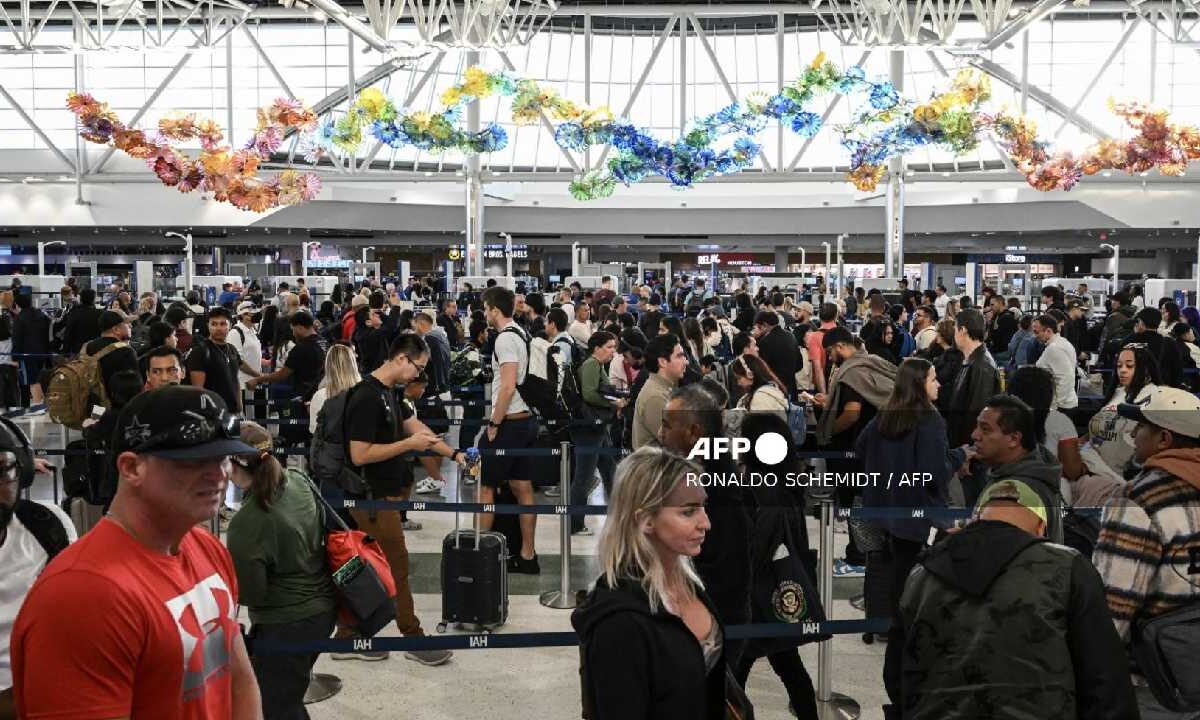 Cierre de gobierno afecta al tránsito aéreo.