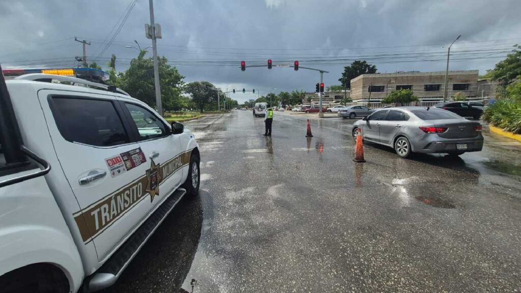 Cierres viales en Cancún.