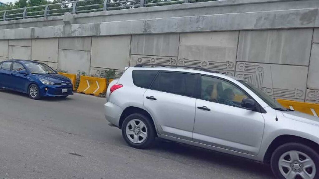 Continúan los cierres viales.