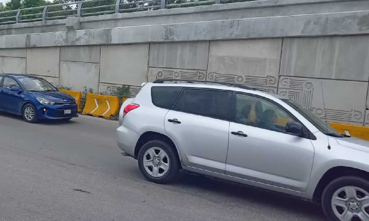 Continúan los cierres viales.