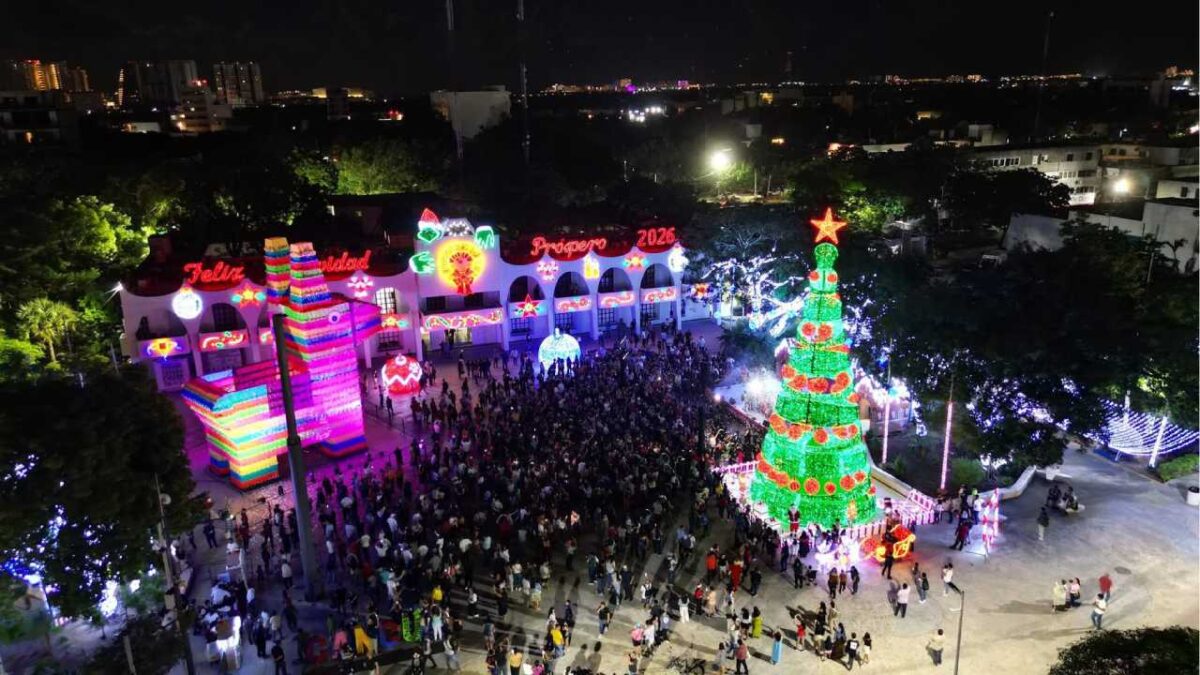 Encendido del árbol de Navidad en Cancún.